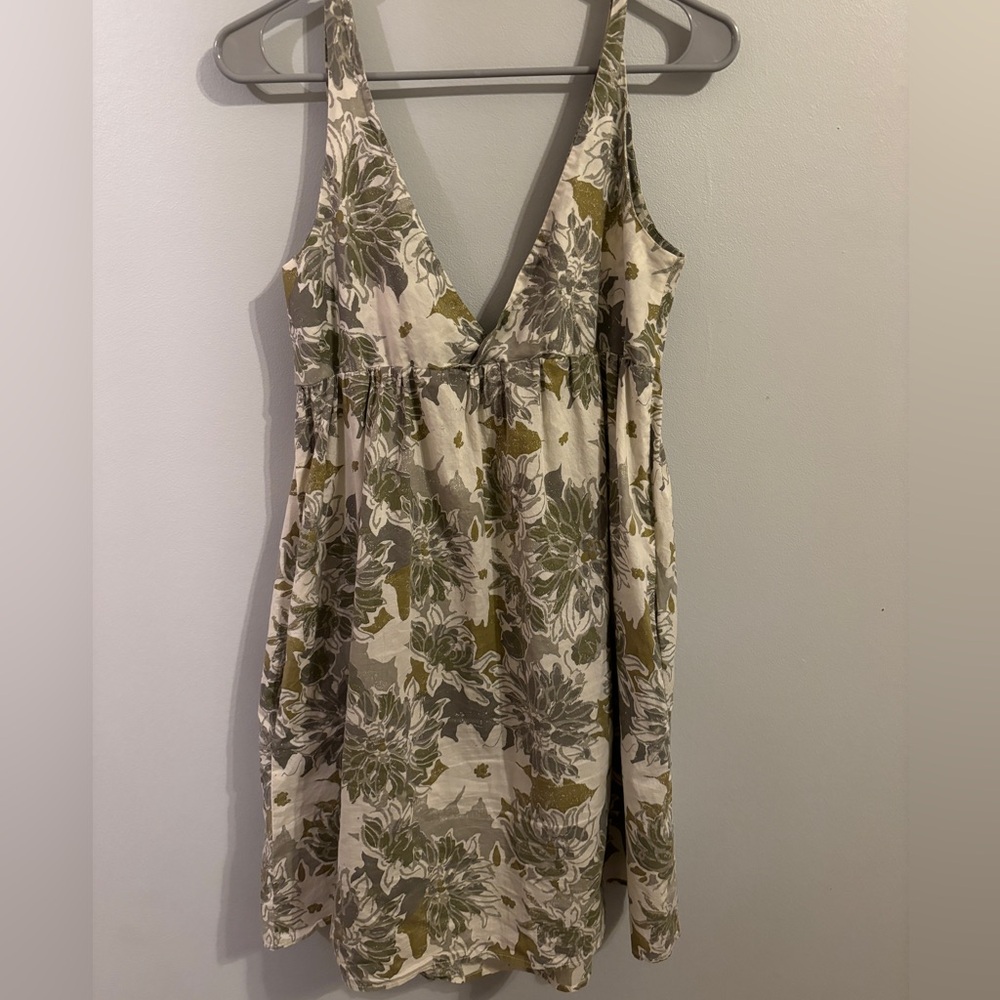 Old navy size M floral green, cream, and gray sundress.